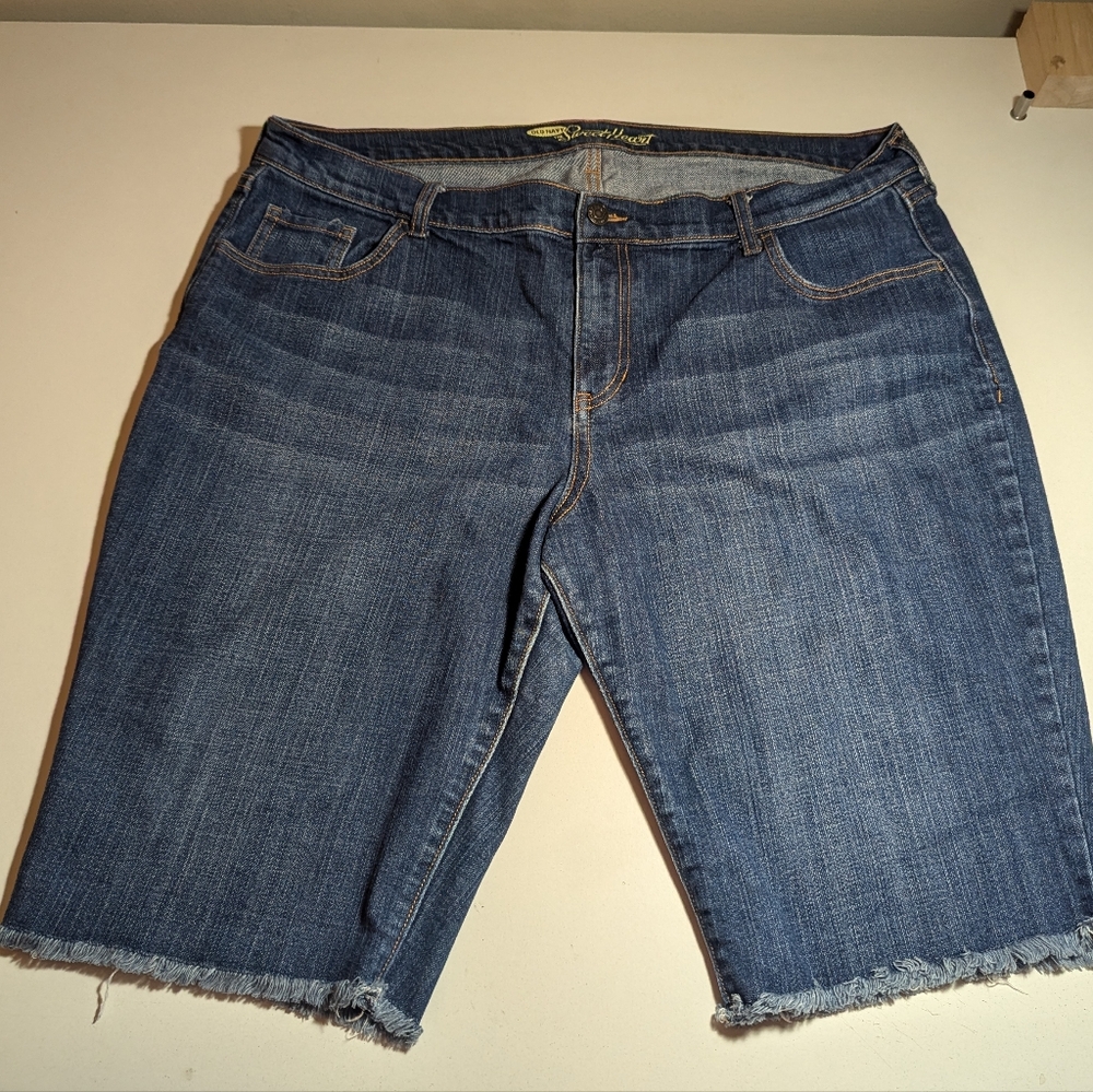 Old Navy Sweetheart Jean Bermuda Short, Size 16